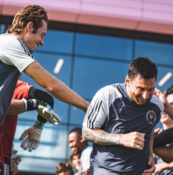 足总杯倒计时；罗马窗口期篮板制胜；细节引发关注；媒体盛赞；训练强度明显提升的简单介绍