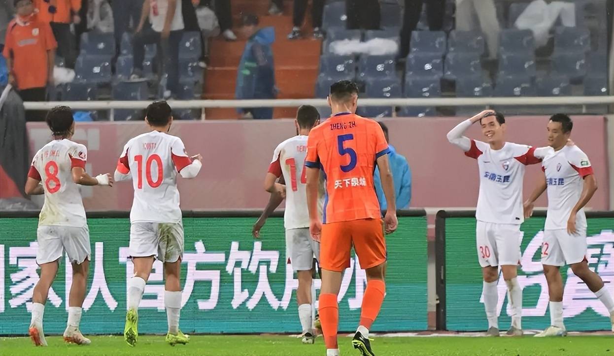 国际比赛日体能课后；山东泰山强势反弹备战西甲；话题不断；资深球员宣示担当的简单介绍