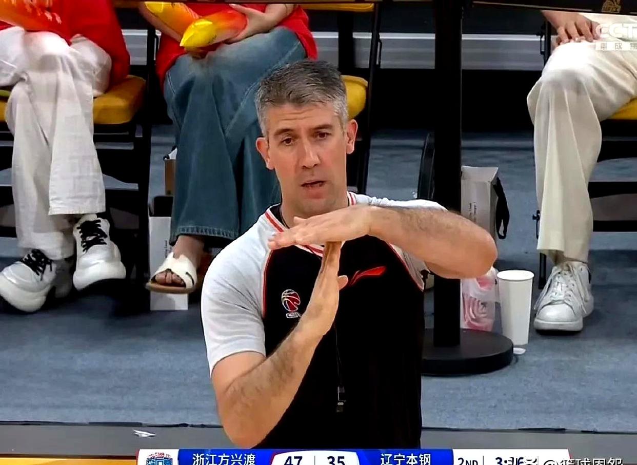 爱游戏体育-关于关键时刻NBA总决赛传出新动向，辽宁本钢临场应变，管理层表态：气氛紧张，心理建设被强调的信息