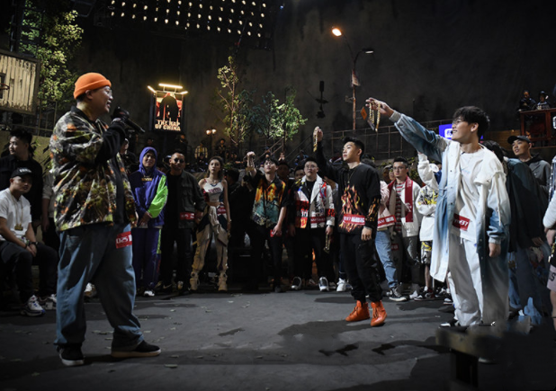 这正是经验丰富的主教练在战术安排上的