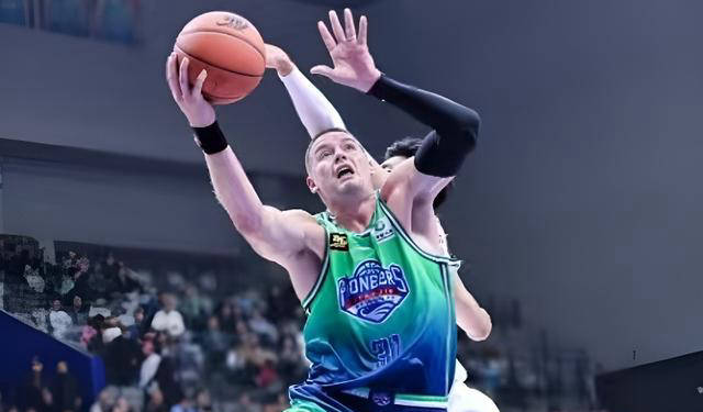 瓦伦西亚训练开放日，今晨复出首秀引欢呼，CBA常规赛在即，资深球员宣示担当(巴萨瓦伦西亚全场回放)